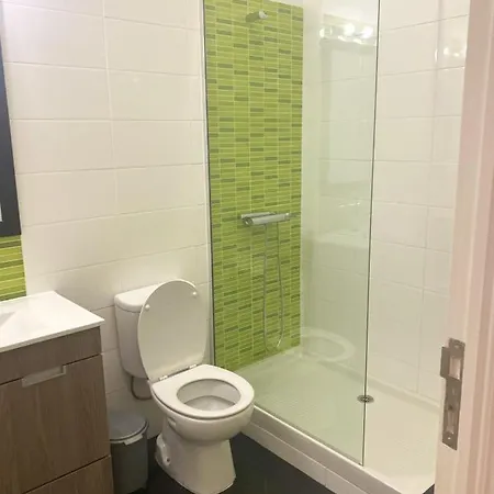 Spacious In - 175 M² - Private Balcony 리스본