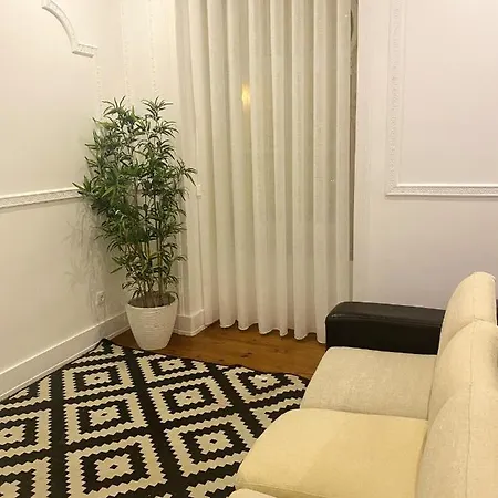 Spacious In - 175 M² - Private Balcony * 리스본
