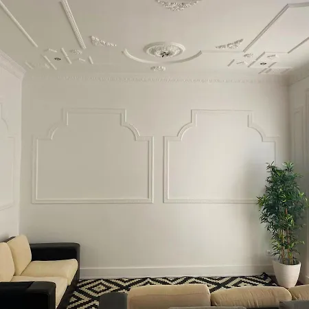 Spacious In - 175 M² - Private Balcony 아파트
