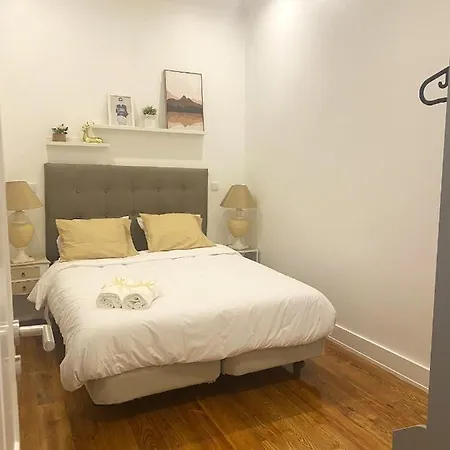 Apartment Spacious In 175 M² Private Balcony *